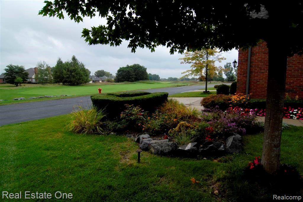 66 SANDHILLS Lane, Lake Orion, MI 48362 — Photo 5