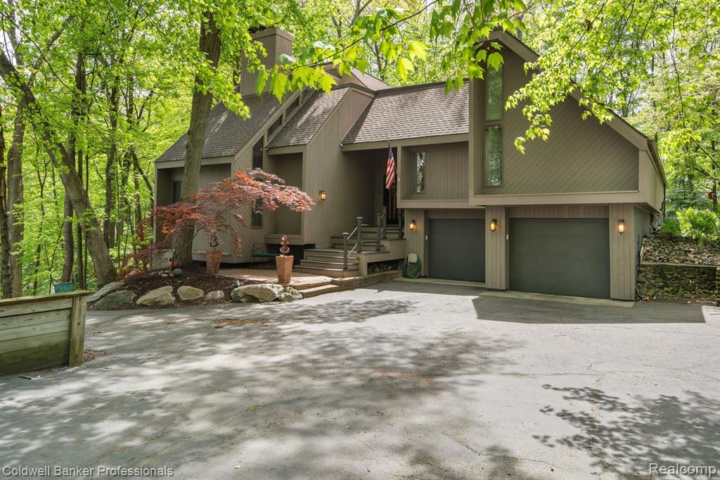 4943 CANYON OAKS Drive, Brighton, MI 48114 — Photo 2