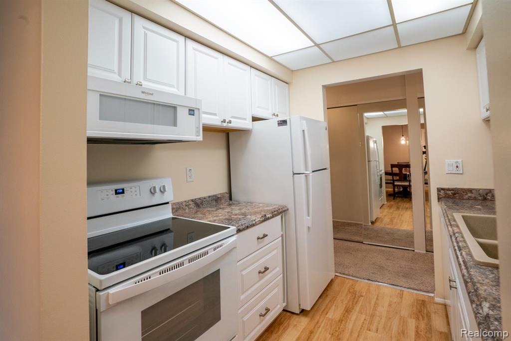1750 MONTICELLO Street, 6, Trenton, MI 48183 — Photo 11