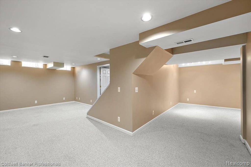 9485 BAYWOOD Drive, Plymouth, MI 48170 — Photo 42