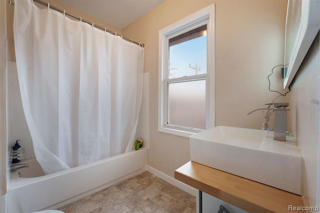 221 W Grixdale, Highland Park, MI 48203 — Photo 24