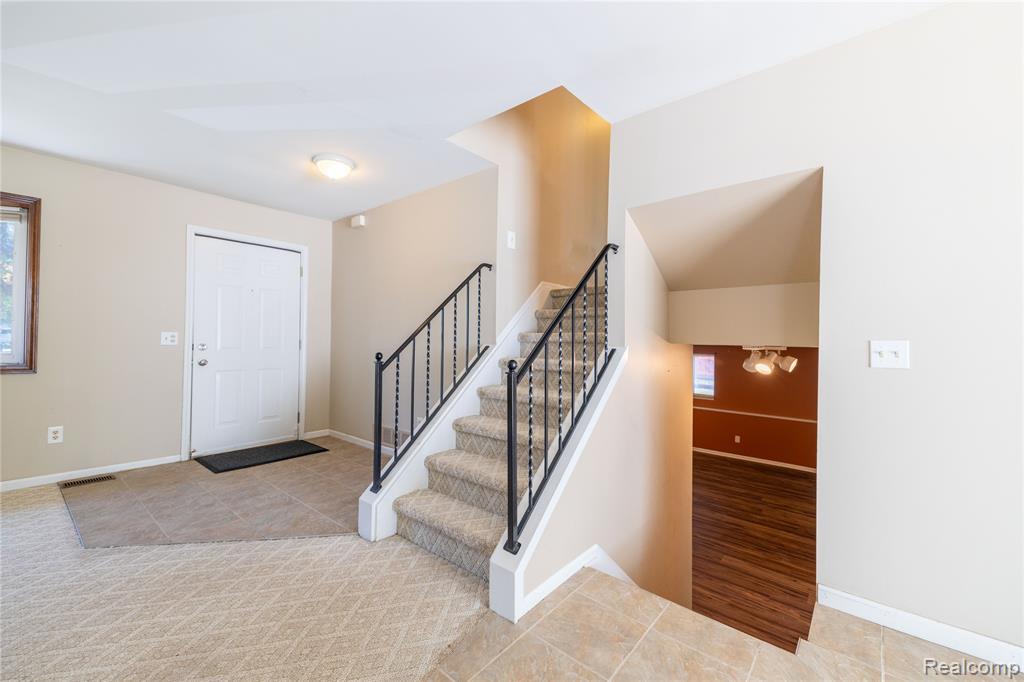 569 Hendrickson Boulevard, Clawson, MI — Photo 14