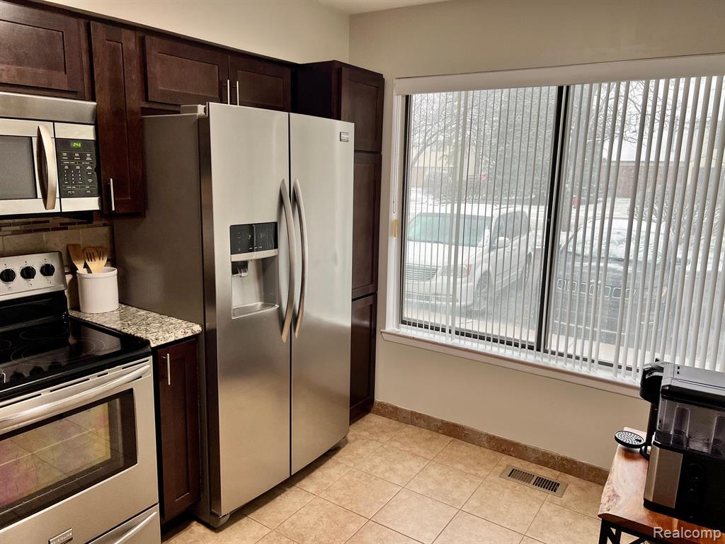 1623 WIMBLEDON Drive, 16, Walled Lake, MI 48390 — Photo 3