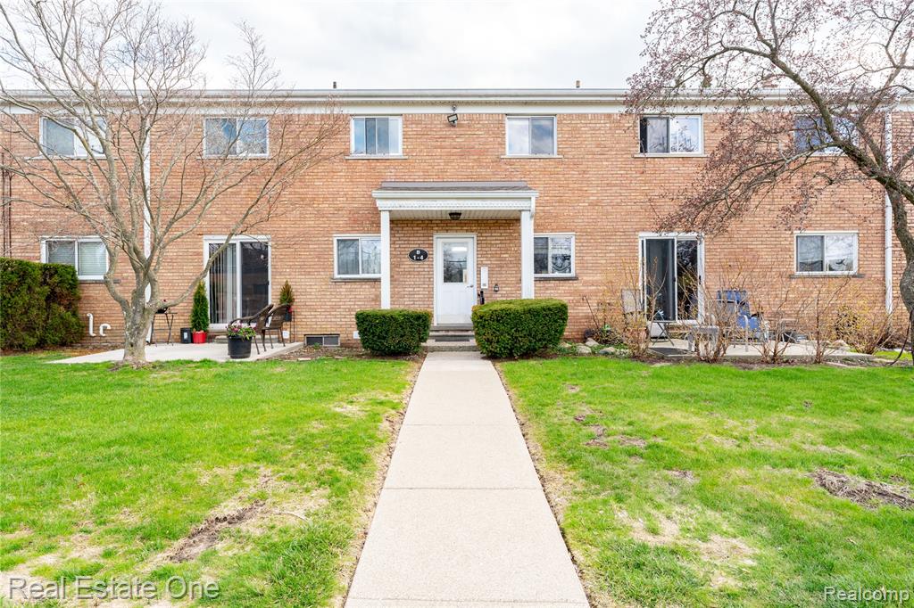 801 W Long Lake Road, 4, Bloomfield Hills, MI 48302 — front exterior