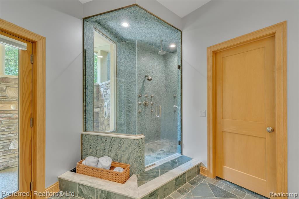 12196 Woodline Drive, Fenton, MI 48430 — Photo 47