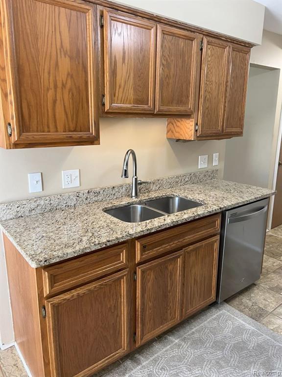 1532 DOVER Hill S, Walled Lake, MI 48390 — Photo 10