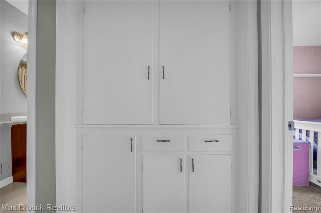 1408 Avondale Street, Sylvan Lake, MI 48320 — Photo 18
