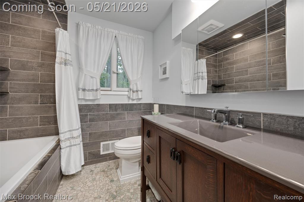 255 N Berkshire Road, Bloomfield Hills, MI 48302 — Photo 29