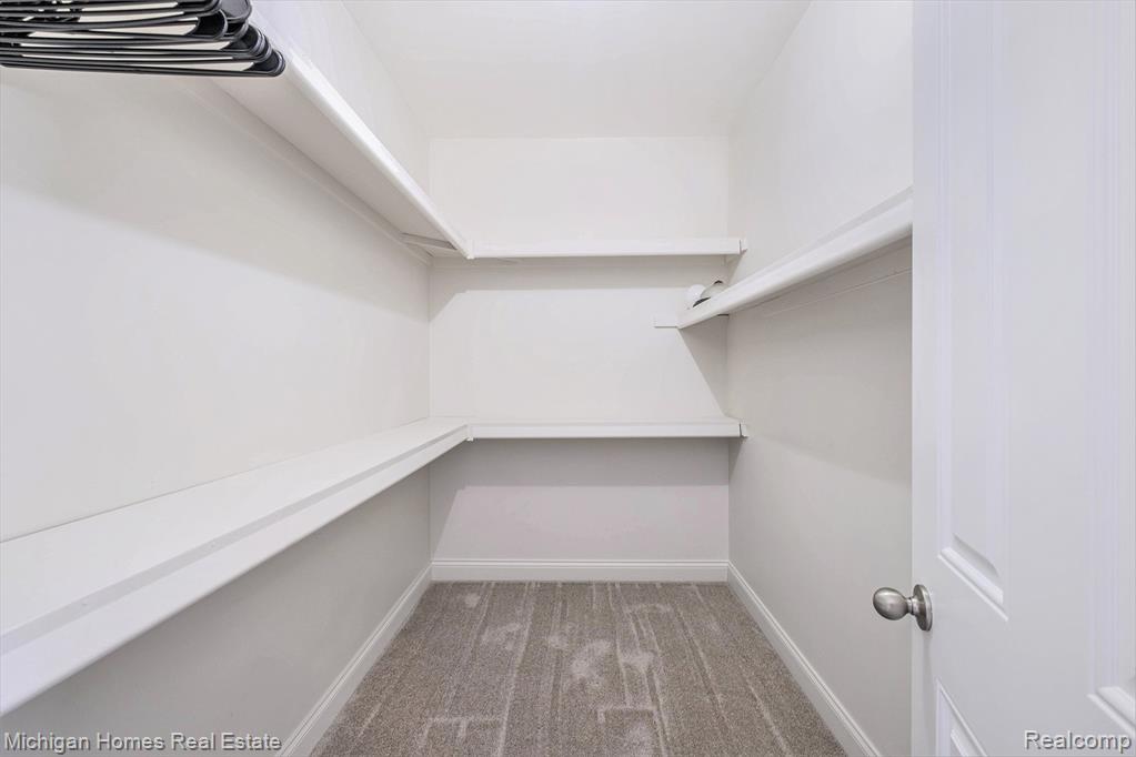 8096 Peninsula Circle, Grand Blanc, MI — Photo 15