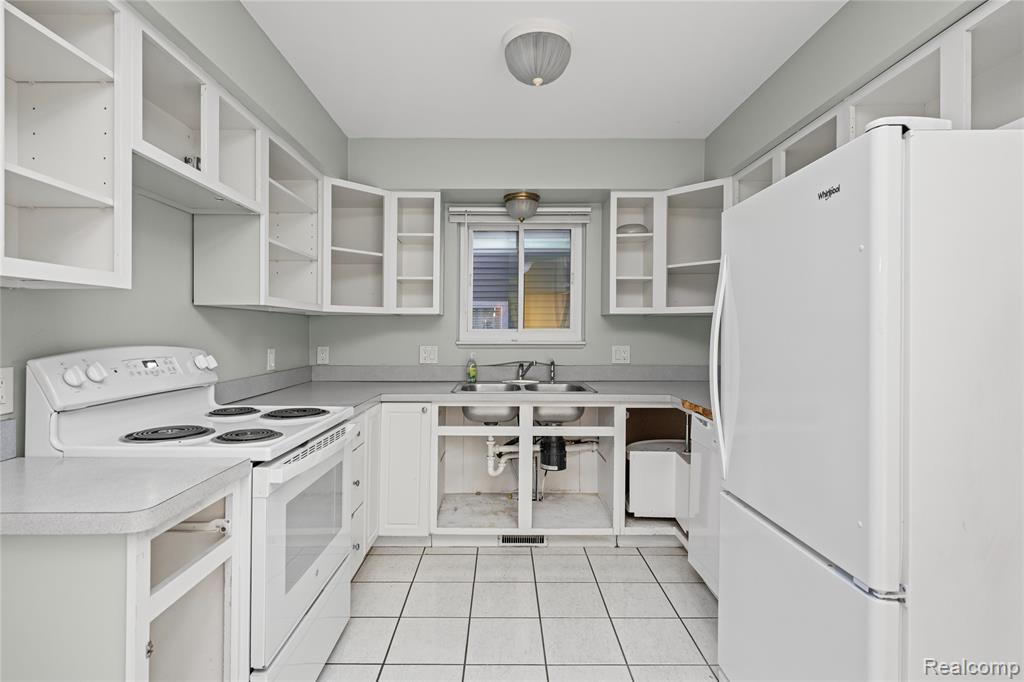 3977 Cresthaven Drive, Waterford, MI 48328 — Photo 9