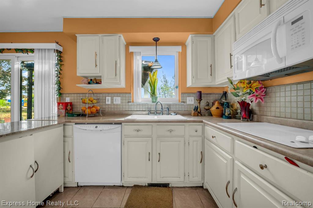 2338 Marlow Drive, Warren, MI 48092 — Photo 8
