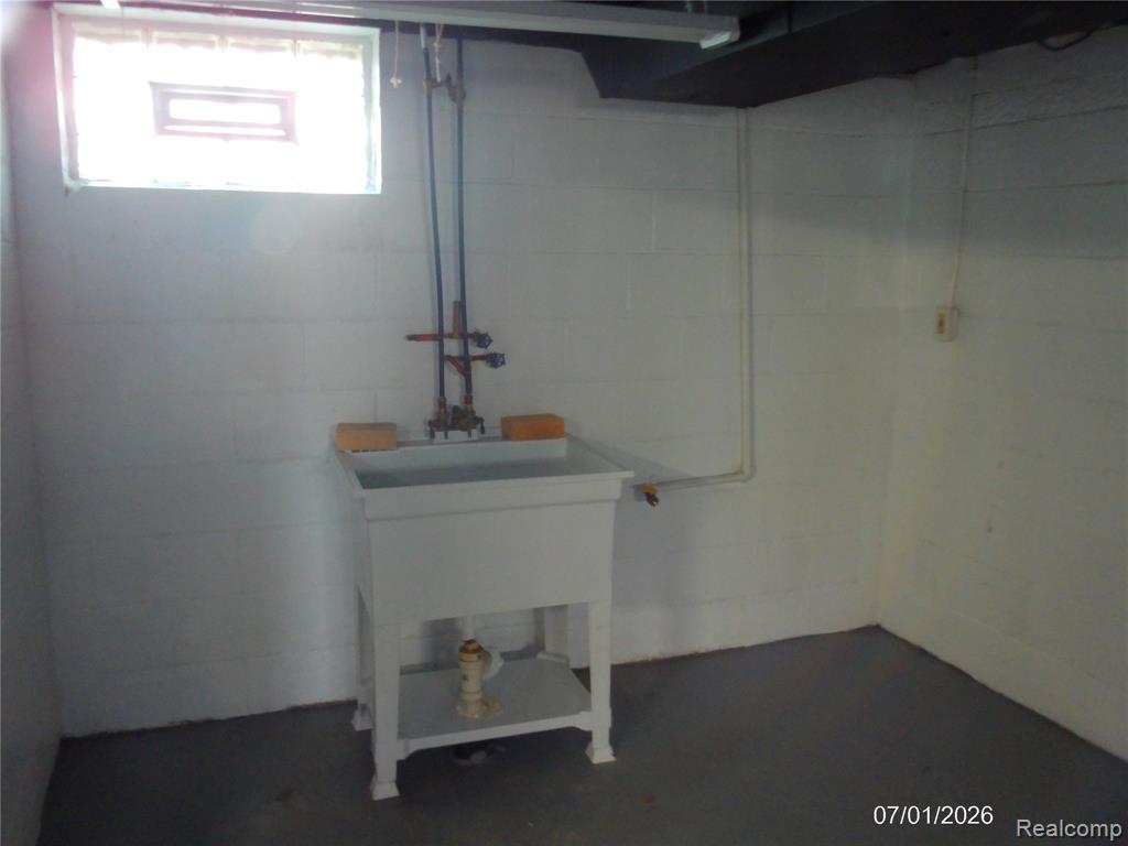 7535 REPUBLIC Avenue, Warren, MI 48091 — Photo 17