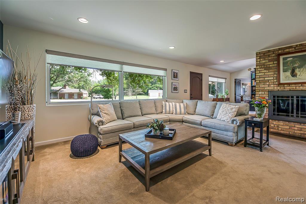 4990 Broomfield Lane, West Bloomfield, MI — Photo 6
