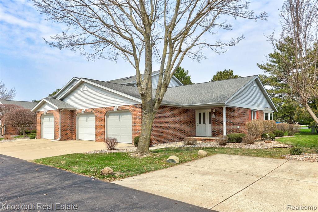 2 Wilshire Drive, Frankenmuth, MI 48734 — Photo 37