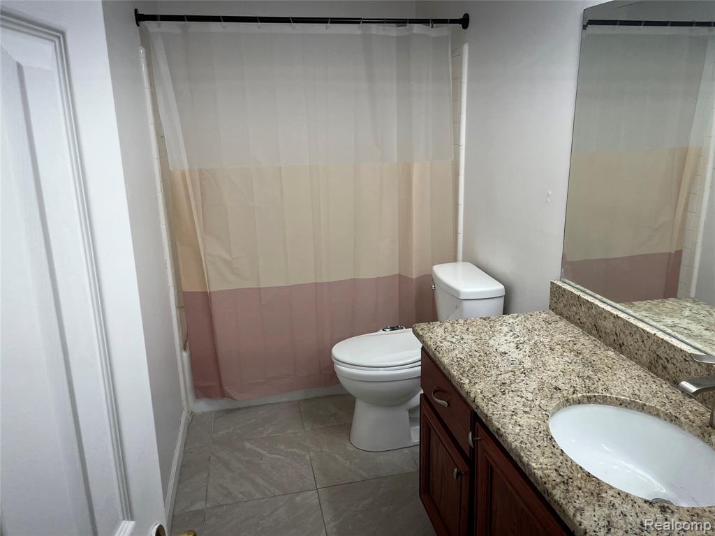 8436 hickory Dr, Sterling Heights, MI 48312 — Photo 7