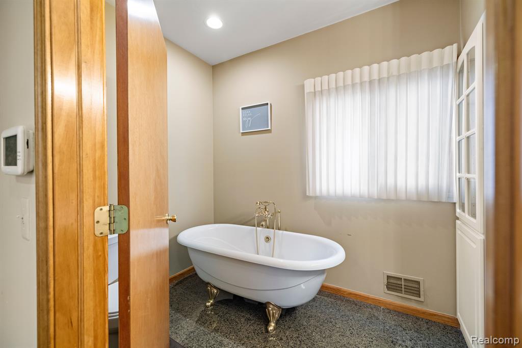 49332 GOLDEN LAKE Drive, Shelby Twp, MI 48315 — Photo 29