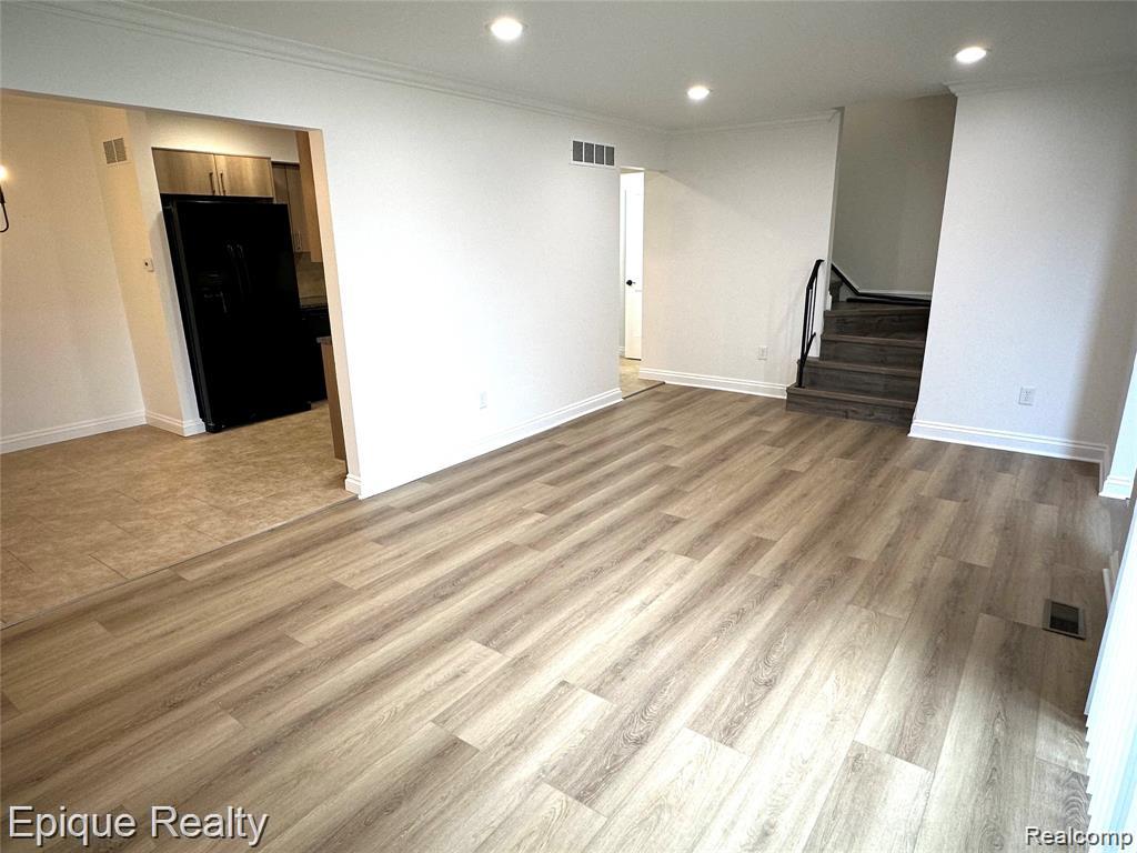 8565 Hampshire Drive, Sterling Heights, MI 48313 — Photo 4