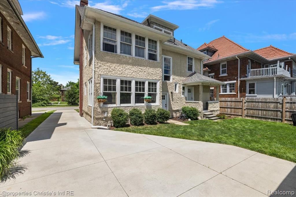 913 Chicago Boulevard, Detroit, MI 48202 — Photo 6