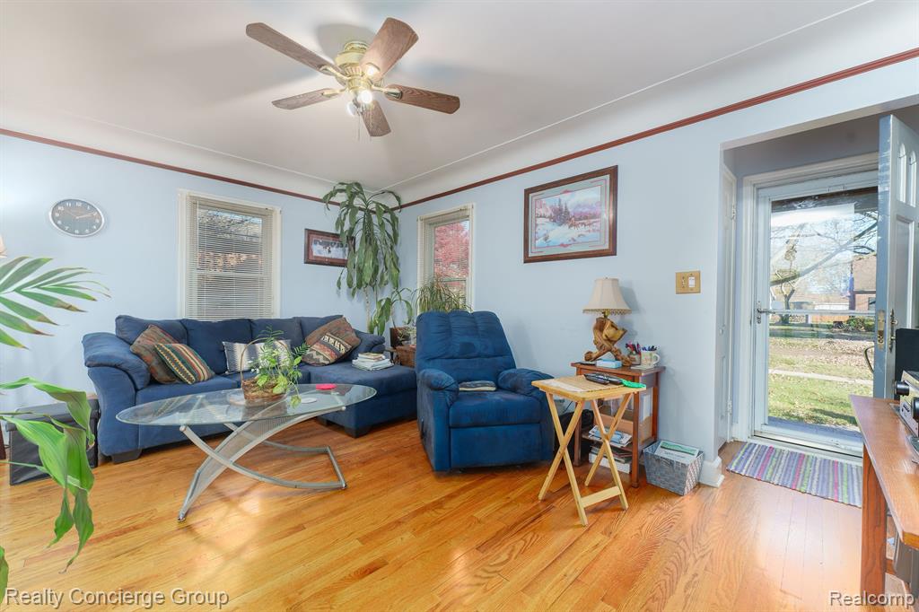 9929 ARDEN Street, Livonia, MI 48150 — Photo 5