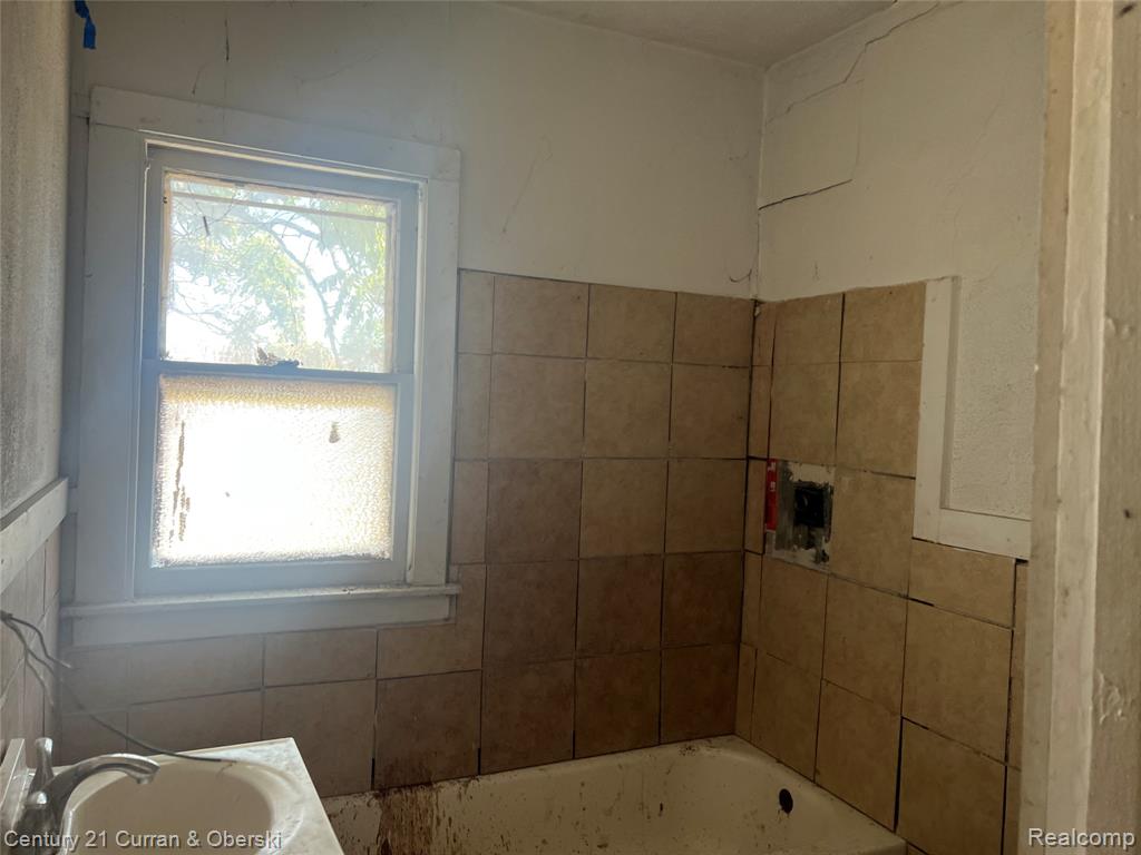 47 W Arizona Street, Highland Park, MI 48203 — Photo 15