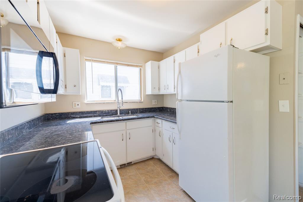 569 Hendrickson Boulevard, Clawson, MI — Photo 13