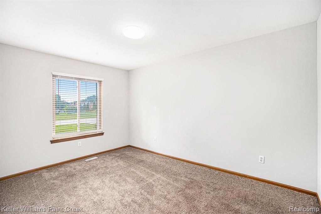 5055 Scarsdale Drive, Sterling Heights, MI 48310 — Photo 18