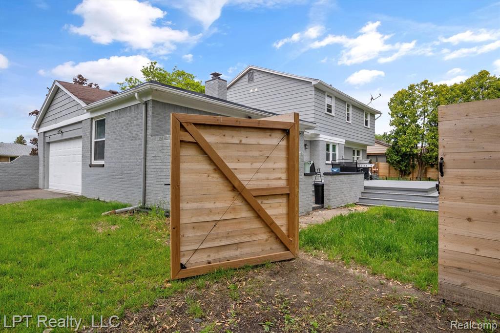 18441 ROSELAND Boulevard, Lathrup Village, MI 48076 — Photo 51