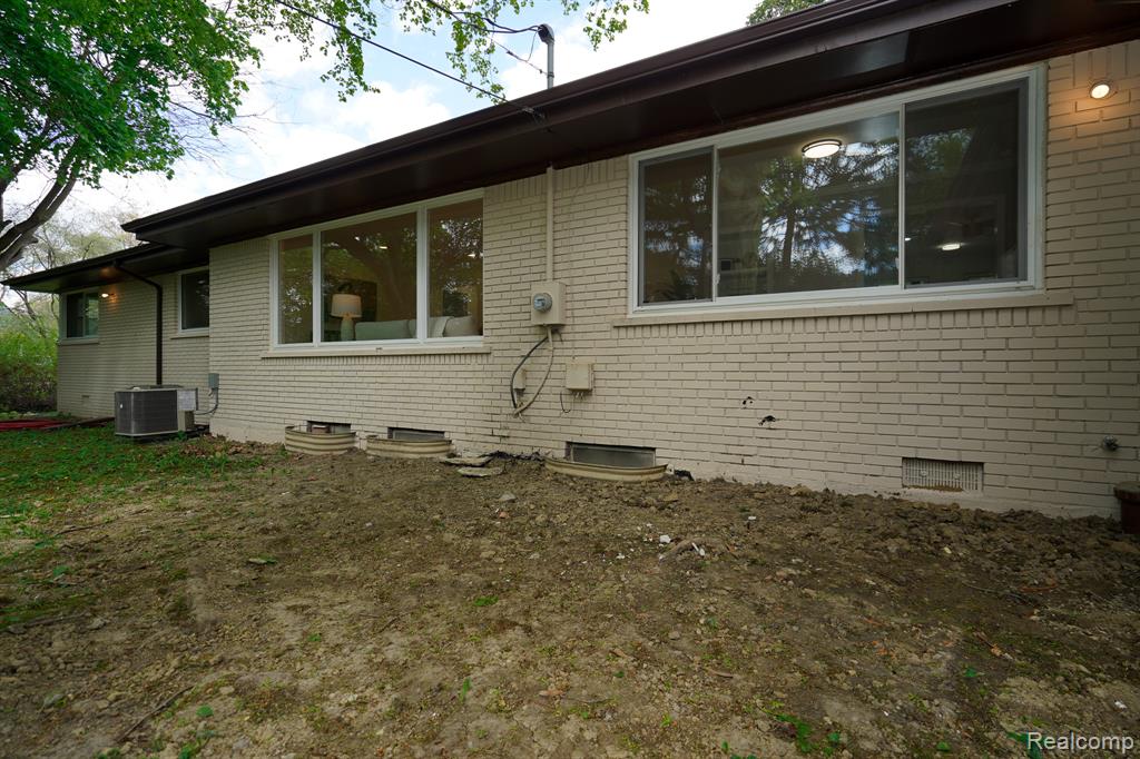 19041 Bungalow Drive, Lathrup Village, MI 48076 — Photo 5