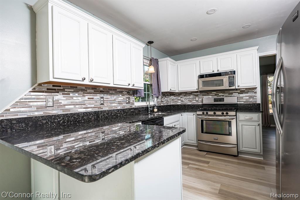 955 Covington, Marysville, MI 48040 — Photo 10