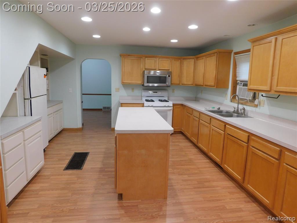 5284 Scotch Settlement Road, Almont, MI 48003 — Photo 8