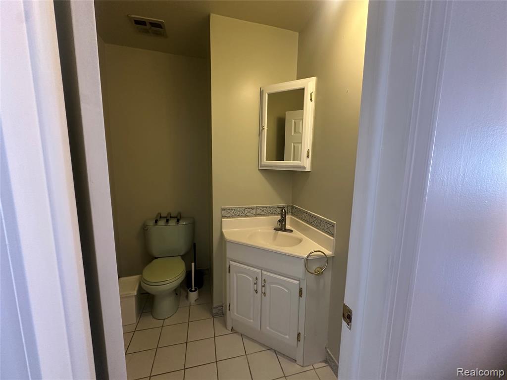 509 E University Drive, Rochester, MI 48307 — Photo 16