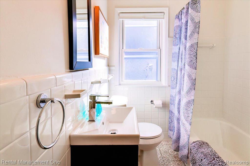 710 E 12 MILE Road, Royal Oak, MI 48073 — Photo 18
