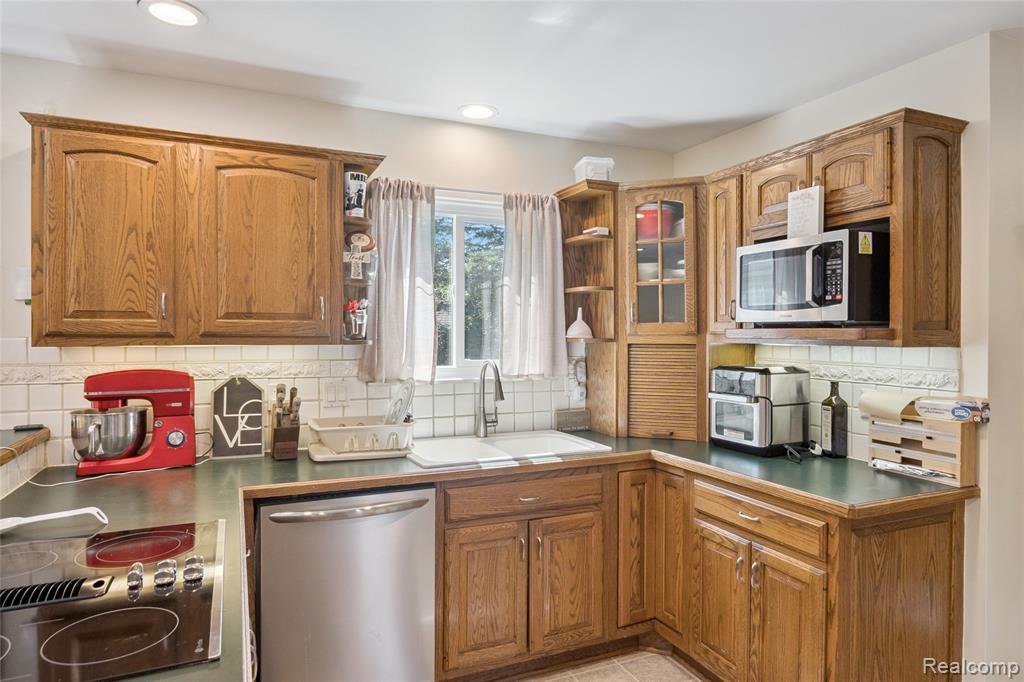 23346 Demley Drive, Clinton Twp, MI 48035 — Photo 13