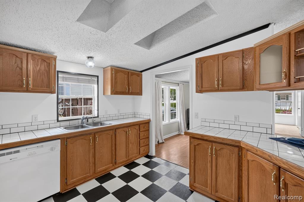 11595 Clearwater Drive, Fenton, MI 48430 — Photo 18