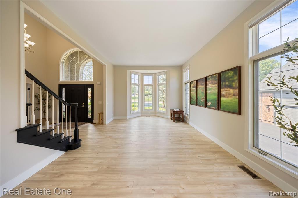 6210 Orchard Woods Drive, West Bloomfield, MI 48324 — Photo 11