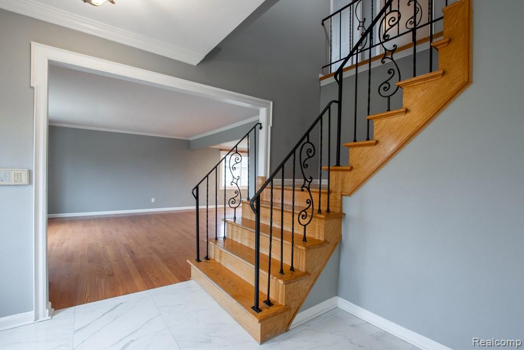 5394 Pond Bluff Drive, West Bloomfield, MI 48323 — Photo 3