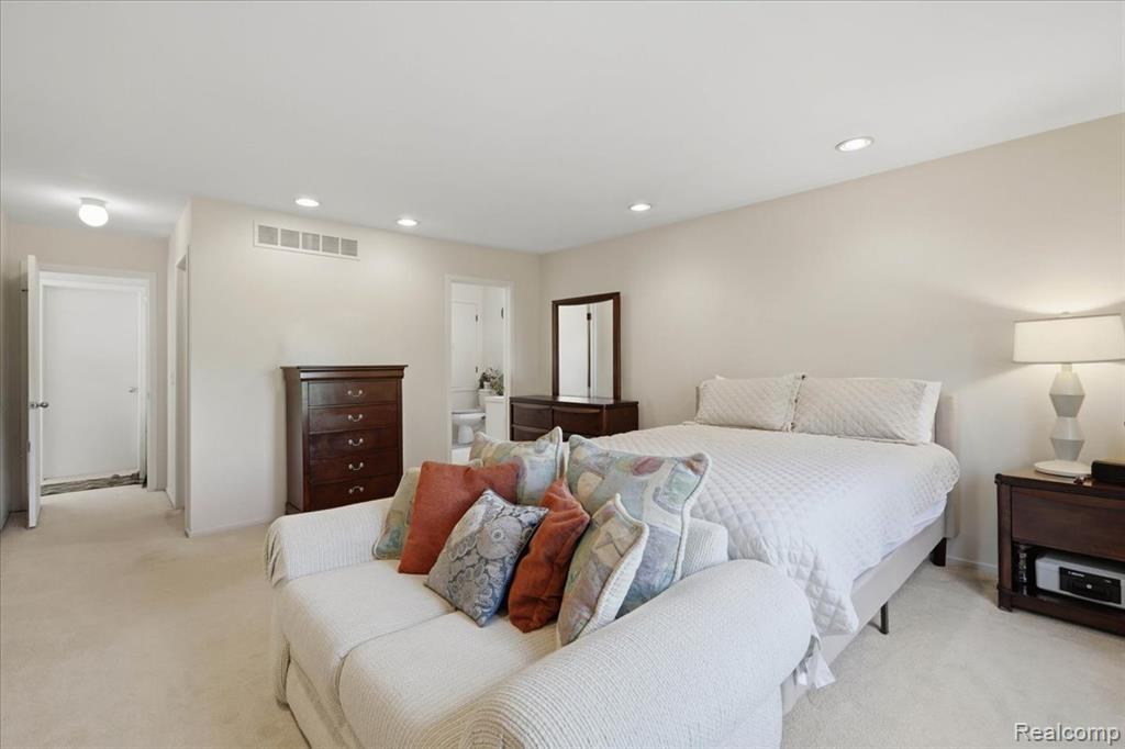 6680 Ridgefield Circle, 101, West Bloomfield, MI — Photo 22