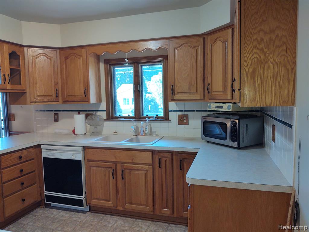 7460 FLICKINGER Drive, Shelby Twp, MI 48317 — Photo 16
