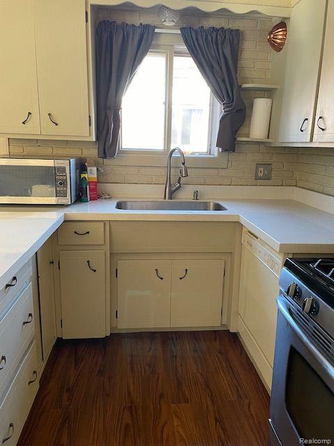 7050 BERWYN Street, Dearborn Heights, MI 48127 — Photo 5