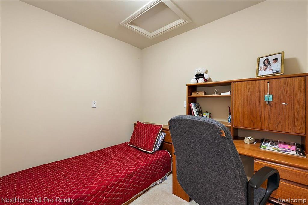 18730 MARBLE HEAD Drive, Northville, MI 48168 — Photo 46