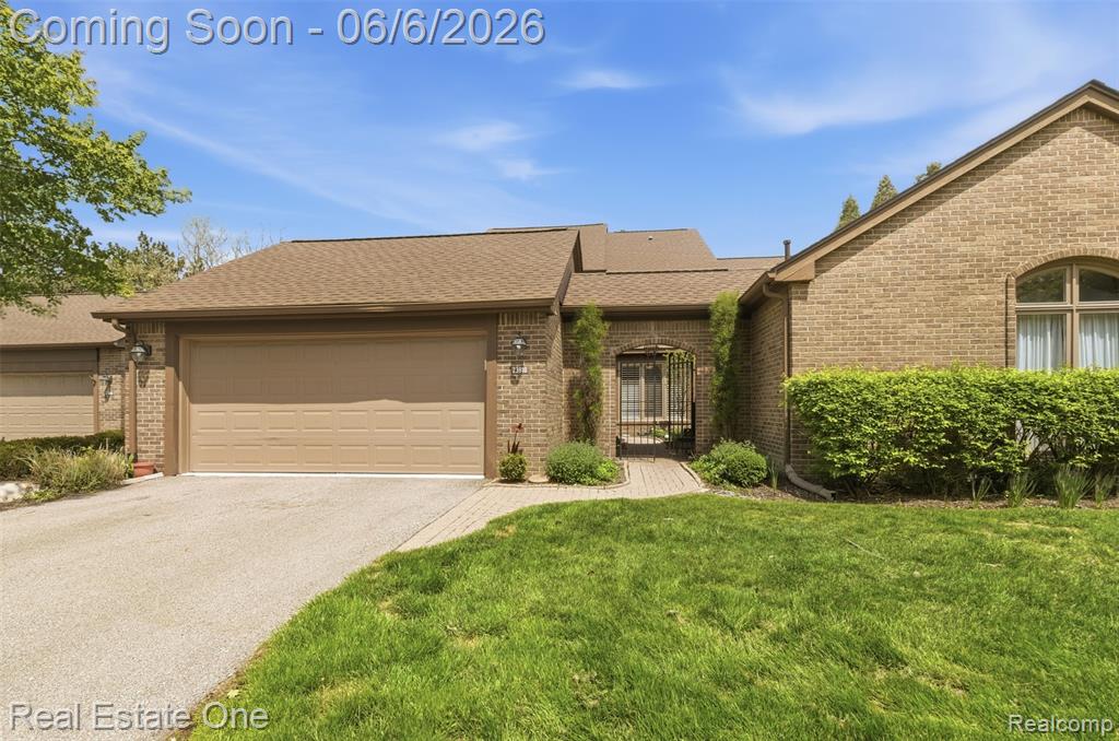 23910 Trailwood Court, 82, Bingham Farms, MI 48025