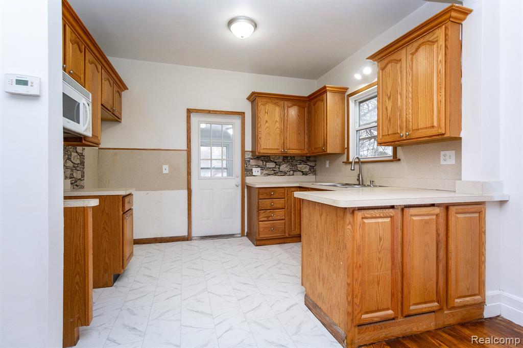 8175 CENTRAL, Center Line, MI 48015 — Photo 5