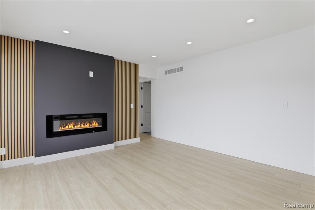 23509 Parklawn Street, Oak Park, MI 48237 — Photo 7