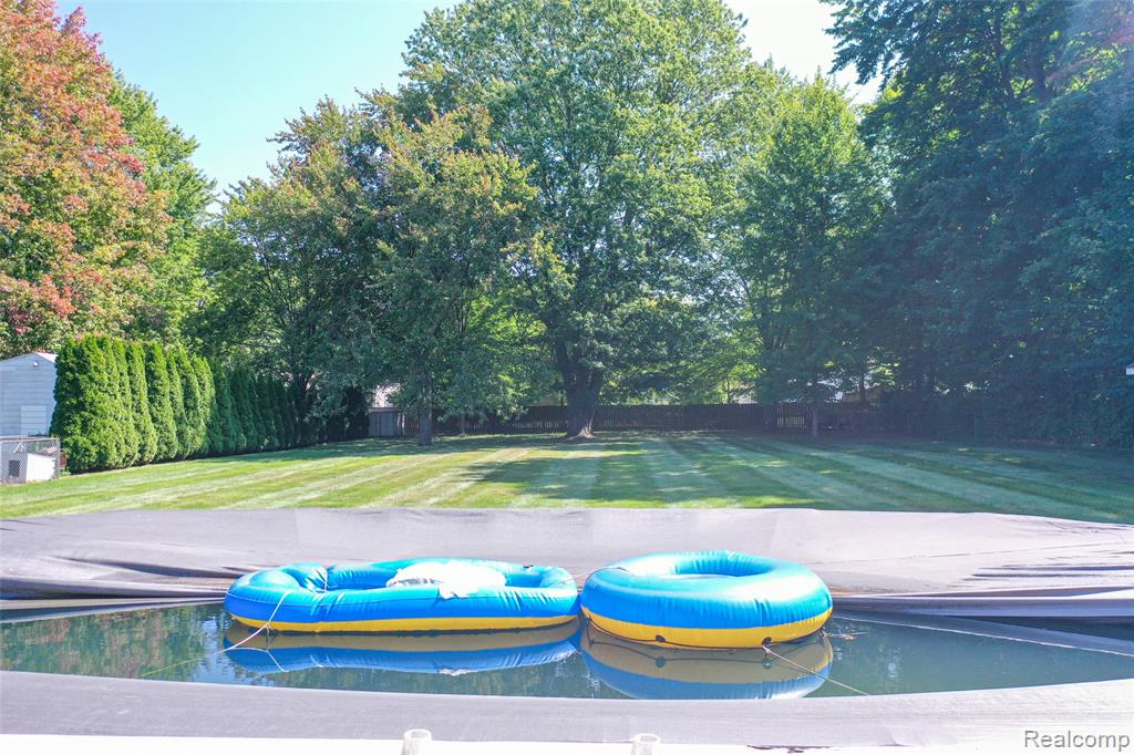 4243 Moulton Drive, Flint, MI 48507 — Photo 12