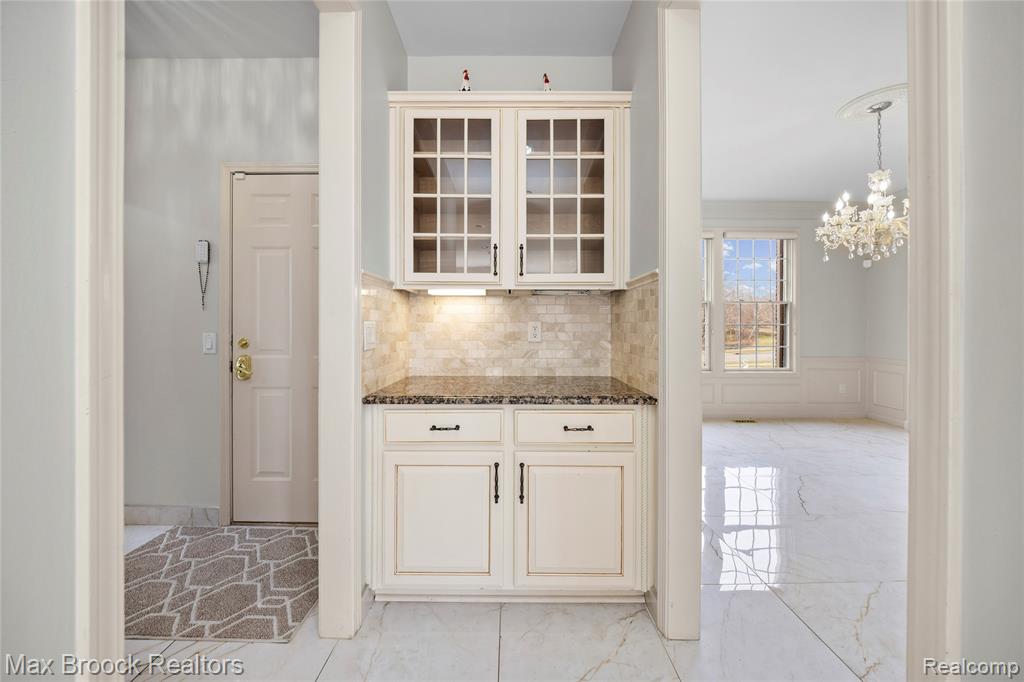 7083 Chatham Court, West Bloomfield, MI — Photo 13