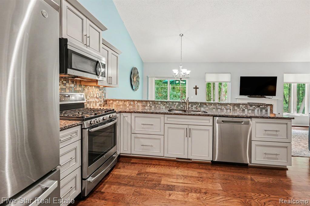 6838 Fox Lane, Waterford, MI 48327 — Photo 10