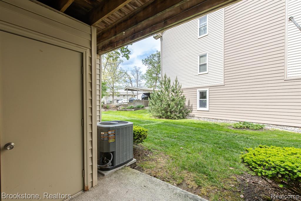 5078 Harbor Oak Drive, 40, Waterford, MI 48329 — Photo 31