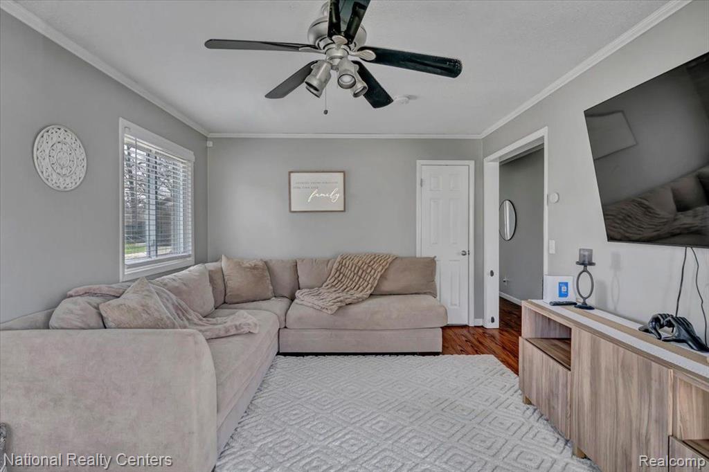 6823 SALINE Drive, Waterford, MI 48329 — Photo 5