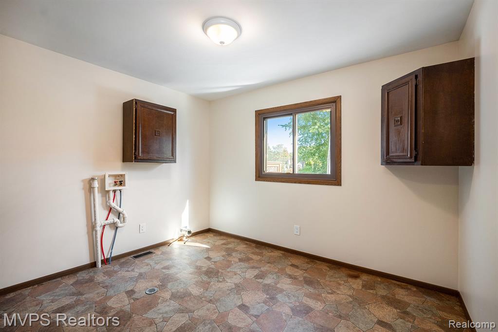 47812 Forbes Drive, New Baltimore, MI 48047 — Photo 13