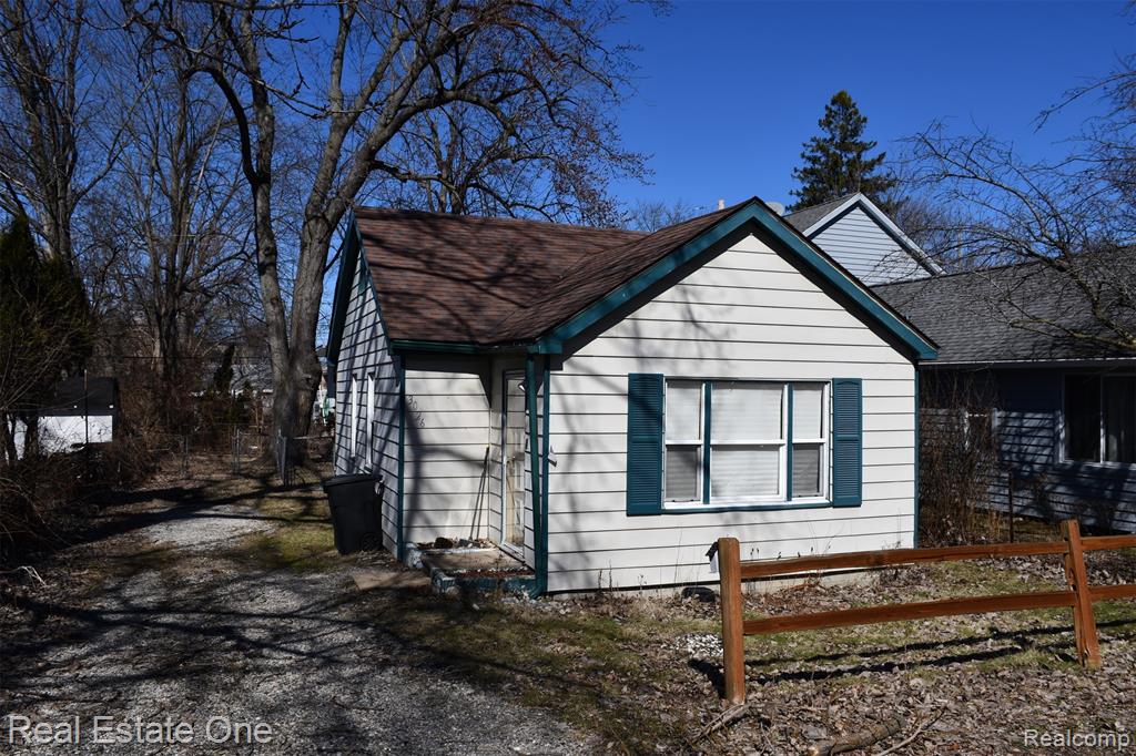 3026 Norcott Drive, Keego Harbor, MI 48320 — Photo 4